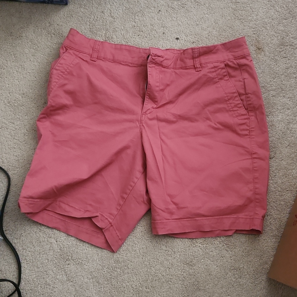 GAP 9 inch, 12 petite shorts